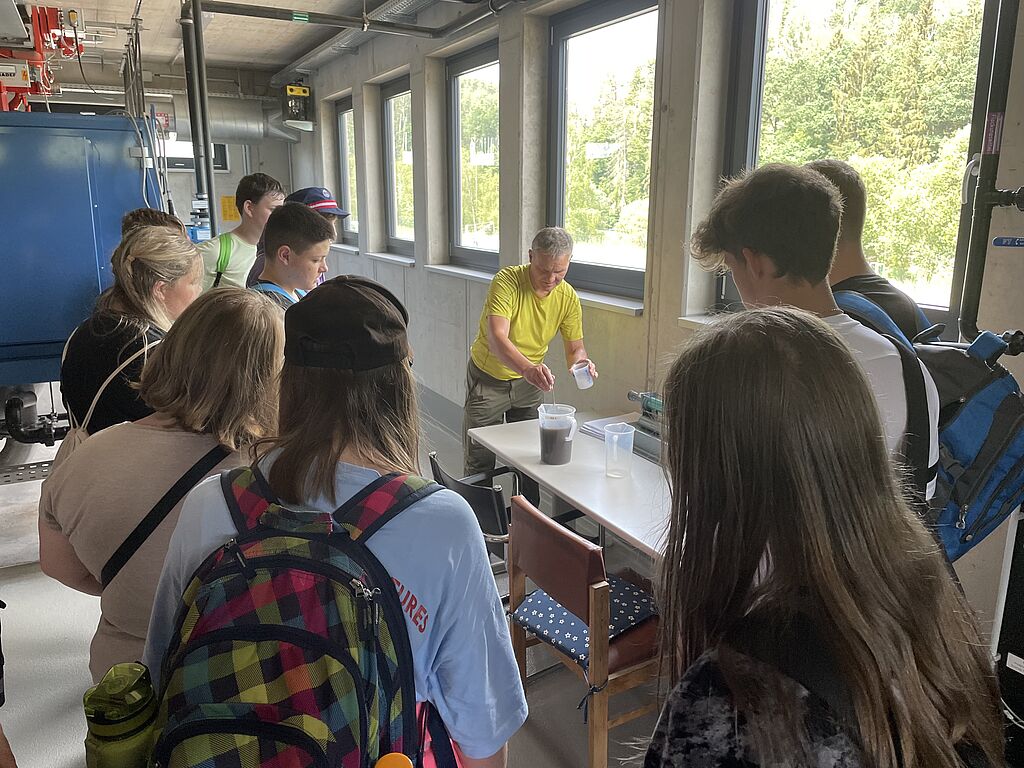 Mobiles Klassenzimmer auf der Kläranlage Hohentanne